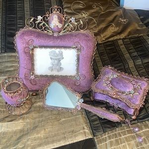 Woman’s Vintage four piece set